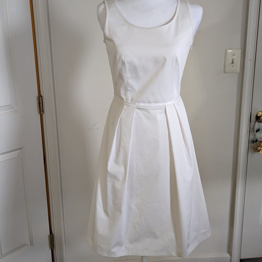 Elie Tahari  White Sleeveless Dress Perfect for Graduation!- NWT Size 2